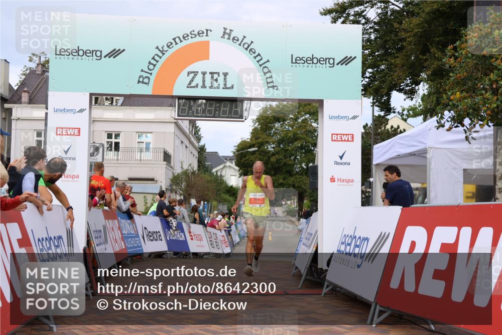 31.08.2025 - 21. Blankeneser Heldenlauf Strokosch-Dieckow http://msf.ph/oto/8642300 31.08.2025 09:38:31 Ziel 1085, 1084 meine-sportfotos.de