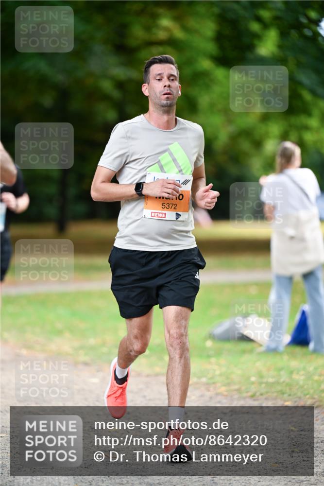 31.08.2025 - 21. Blankeneser Heldenlauf Dr. Thomas Lammeyer http://msf.ph/oto/8642320 31.08.2025 11:06:23 Laufen 5372 meine-sportfotos.de