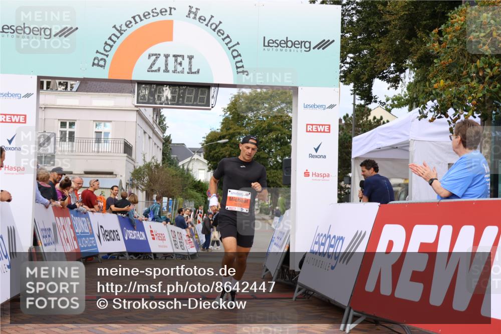 31.08.2025 - 21. Blankeneser Heldenlauf Strokosch-Dieckow http://msf.ph/oto/8642447 31.08.2025 09:34:44 Ziel 1075 meine-sportfotos.de