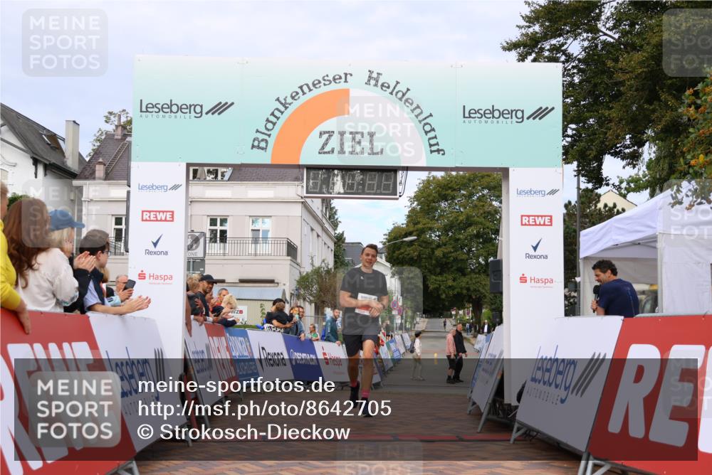31.08.2025 - 21. Blankeneser Heldenlauf Strokosch-Dieckow http://msf.ph/oto/8642705 31.08.2025 09:33:18 Ziel 1024 meine-sportfotos.de