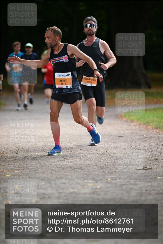 31.08.2025 - 21. Blankeneser Heldenlauf Dr. Thomas Lammeyer http://msf.ph/oto/8642761 31.08.2025 11:07:49 Laufen 5815, 5769, 4 meine-sportfotos.de