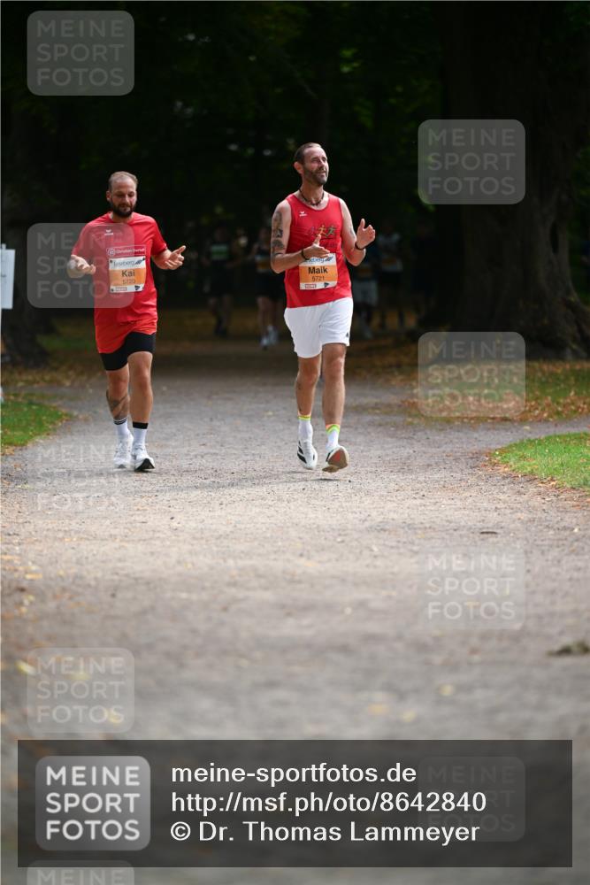 31.08.2025 - 21. Blankeneser Heldenlauf Dr. Thomas Lammeyer http://msf.ph/oto/8642840 31.08.2025 11:08:00 Laufen 5720, 5721 meine-sportfotos.de