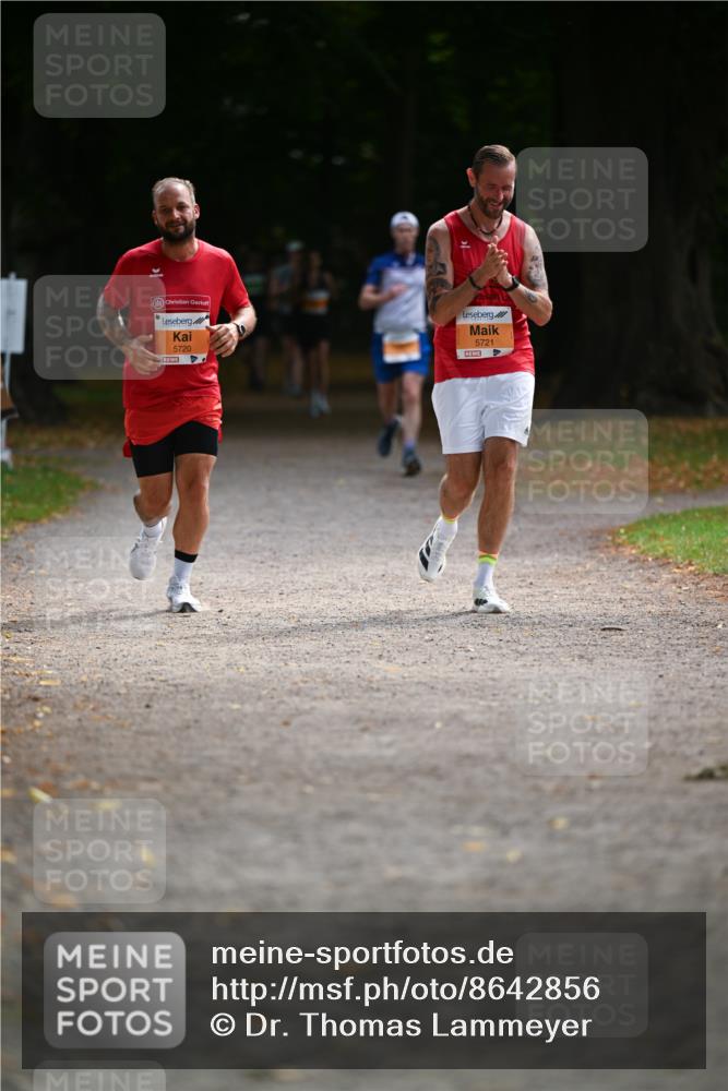 31.08.2025 - 21. Blankeneser Heldenlauf Dr. Thomas Lammeyer http://msf.ph/oto/8642856 31.08.2025 11:08:01 Laufen 5720, 5721 meine-sportfotos.de