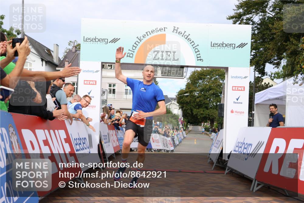 31.08.2025 - 21. Blankeneser Heldenlauf Strokosch-Dieckow http://msf.ph/oto/8642921 31.08.2025 09:31:19 Ziel 1090 meine-sportfotos.de