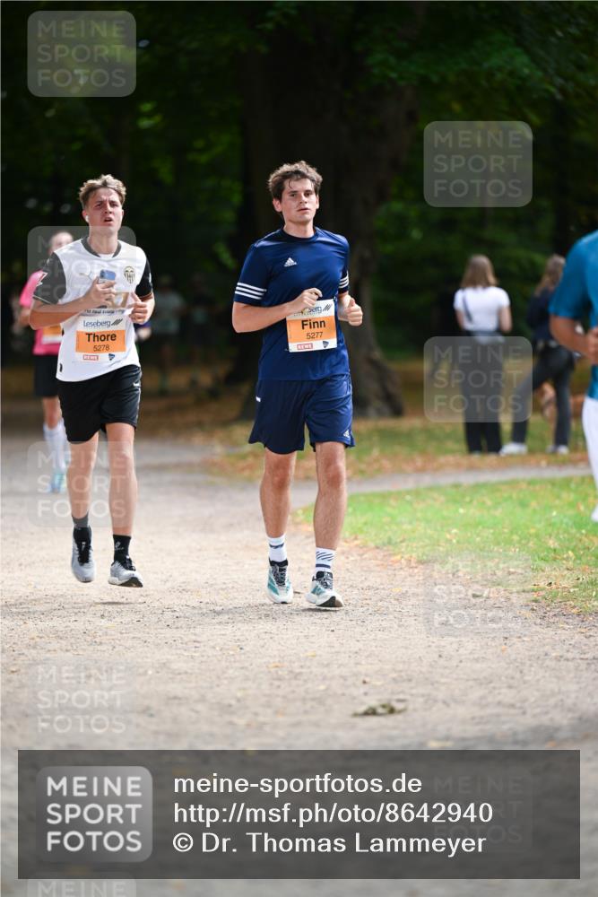 31.08.2025 - 21. Blankeneser Heldenlauf Dr. Thomas Lammeyer http://msf.ph/oto/8642940 31.08.2025 11:08:18 Laufen 5278, 5277 meine-sportfotos.de