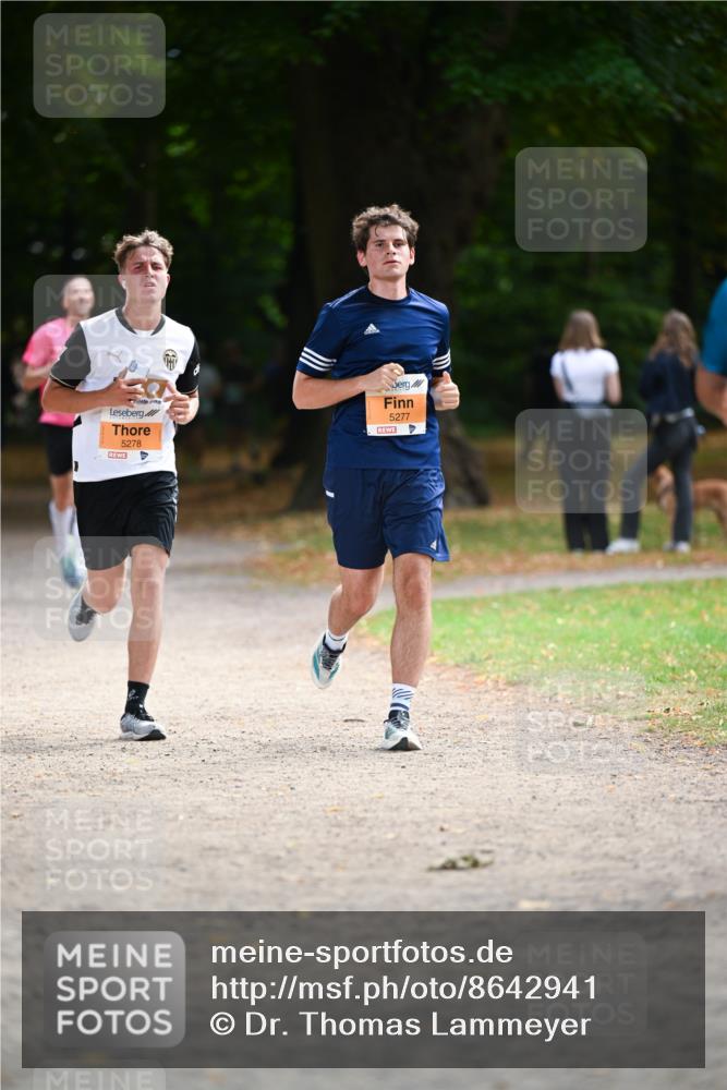31.08.2025 - 21. Blankeneser Heldenlauf Dr. Thomas Lammeyer http://msf.ph/oto/8642941 31.08.2025 11:08:18 Laufen 5278, 5277 meine-sportfotos.de