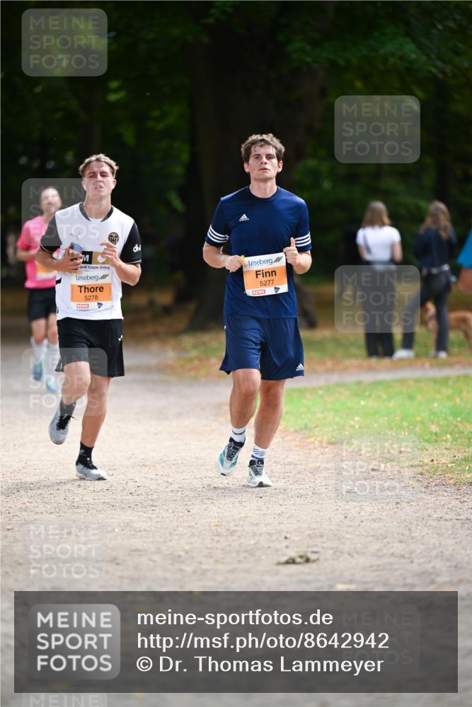 31.08.2025 - 21. Blankeneser Heldenlauf Dr. Thomas Lammeyer http://msf.ph/oto/8642942 31.08.2025 11:08:18 Laufen 5278, 5277 meine-sportfotos.de