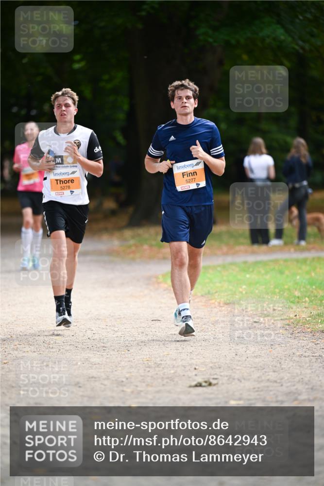 31.08.2025 - 21. Blankeneser Heldenlauf Dr. Thomas Lammeyer http://msf.ph/oto/8642943 31.08.2025 11:08:18 Laufen 5278, 5277 meine-sportfotos.de