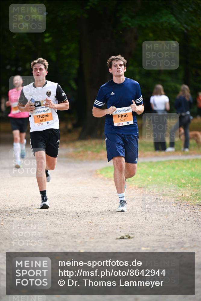 31.08.2025 - 21. Blankeneser Heldenlauf Dr. Thomas Lammeyer http://msf.ph/oto/8642944 31.08.2025 11:08:18 Laufen 5278, 5277 meine-sportfotos.de