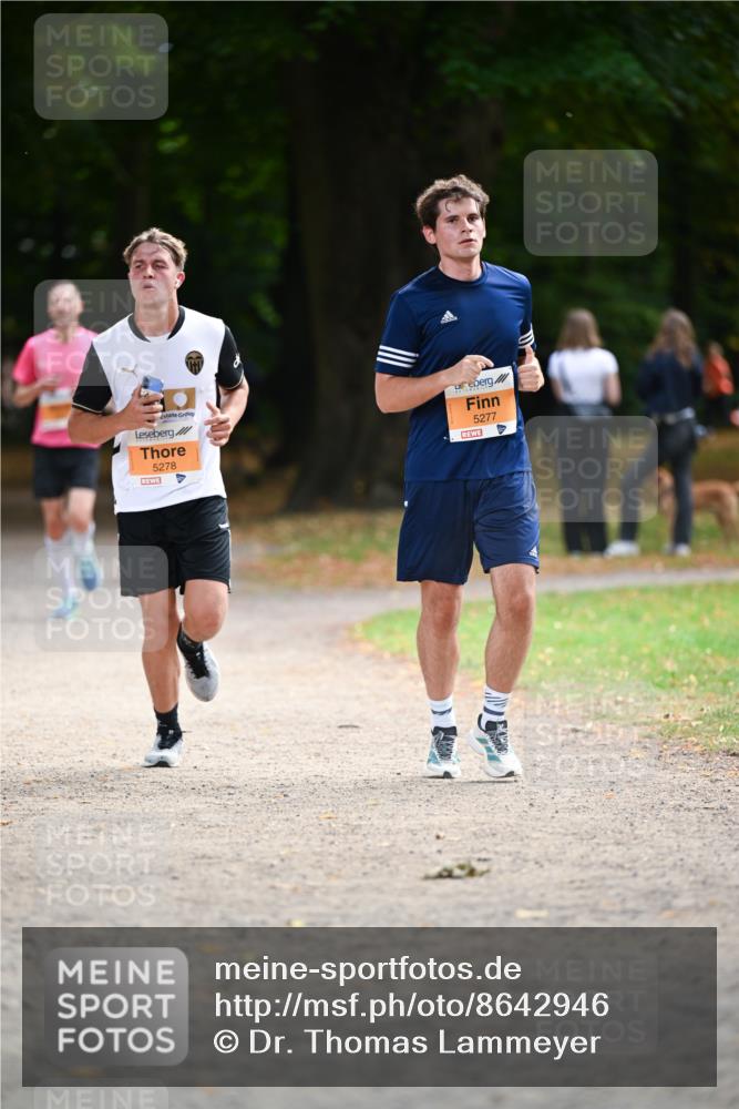 31.08.2025 - 21. Blankeneser Heldenlauf Dr. Thomas Lammeyer http://msf.ph/oto/8642946 31.08.2025 11:08:19 Laufen 5278, 5277 meine-sportfotos.de
