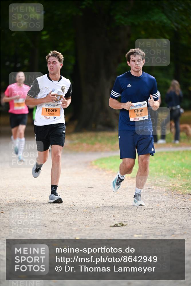 31.08.2025 - 21. Blankeneser Heldenlauf Dr. Thomas Lammeyer http://msf.ph/oto/8642949 31.08.2025 11:08:19 Laufen 5278, 5277 meine-sportfotos.de