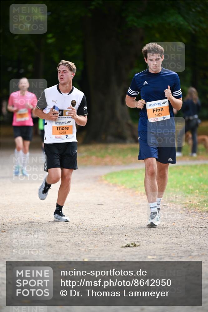 31.08.2025 - 21. Blankeneser Heldenlauf Dr. Thomas Lammeyer http://msf.ph/oto/8642950 31.08.2025 11:08:19 Laufen 5278, 5277 meine-sportfotos.de