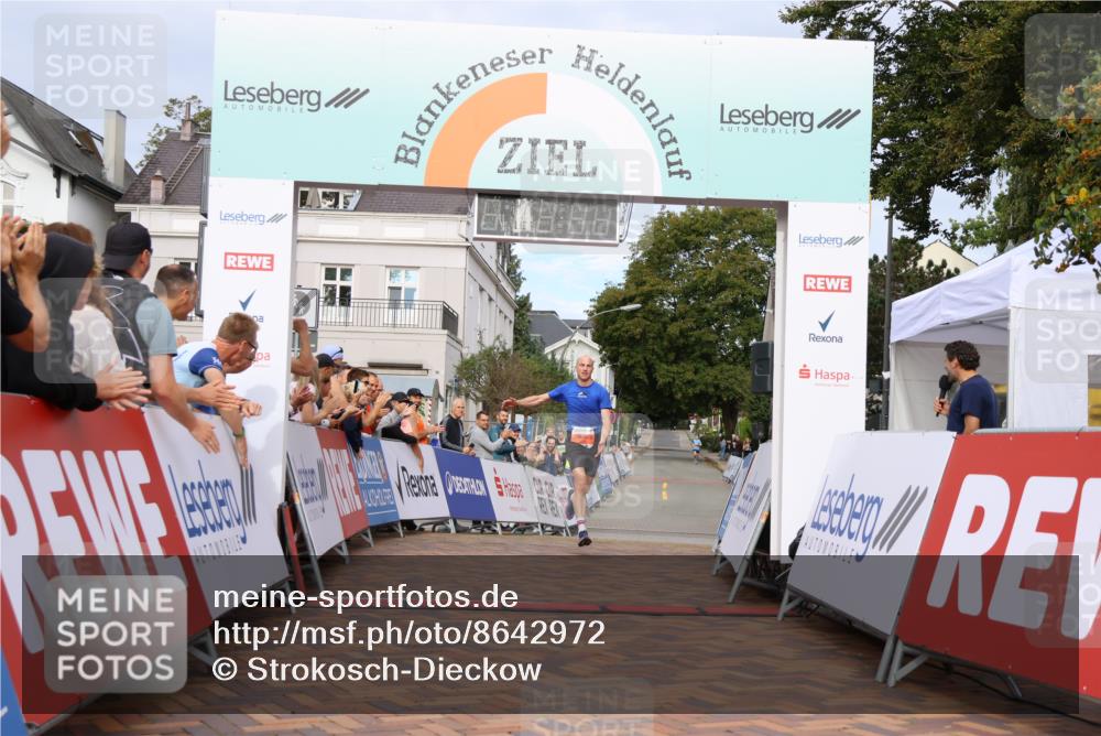 31.08.2025 - 21. Blankeneser Heldenlauf Strokosch-Dieckow http://msf.ph/oto/8642972 31.08.2025 09:31:17 Ziel 1090 meine-sportfotos.de