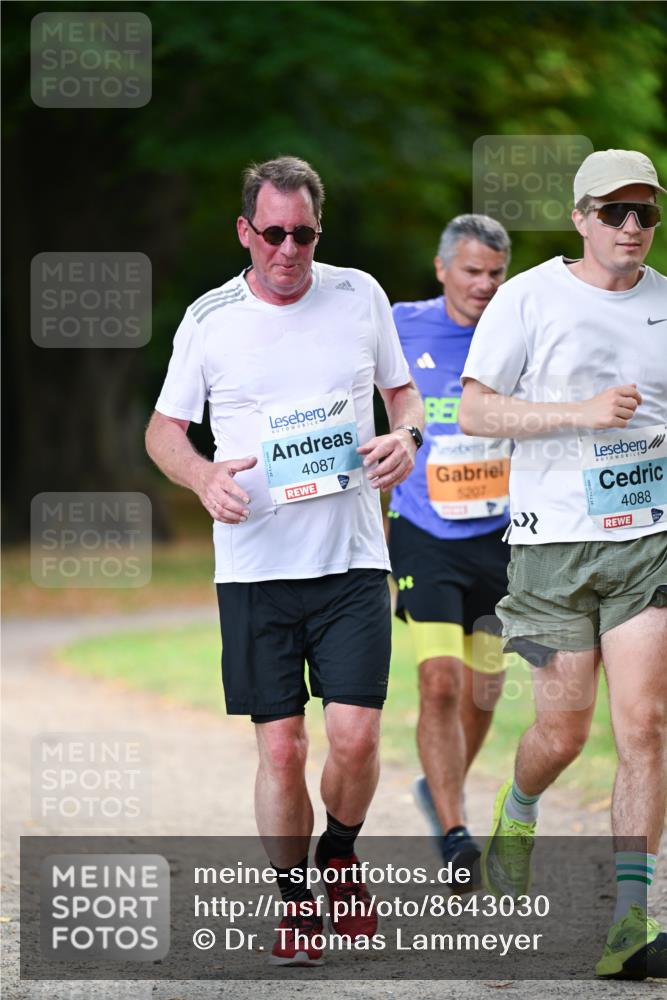 31.08.2025 - 21. Blankeneser Heldenlauf Dr. Thomas Lammeyer http://msf.ph/oto/8643030 31.08.2025 11:08:40 Laufen 4087, 5207, 4088 meine-sportfotos.de