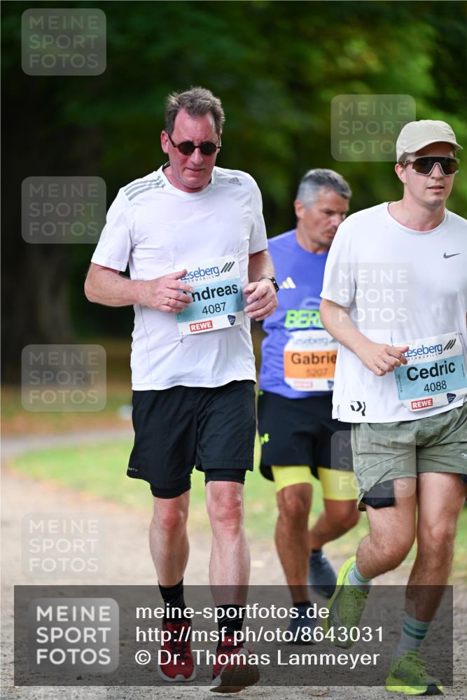 31.08.2025 - 21. Blankeneser Heldenlauf Dr. Thomas Lammeyer http://msf.ph/oto/8643031 31.08.2025 11:08:40 Laufen 4087, 5207, 4088 meine-sportfotos.de