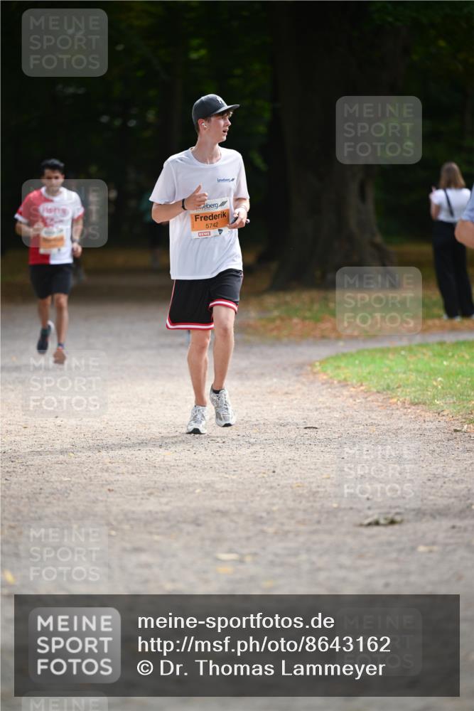31.08.2025 - 21. Blankeneser Heldenlauf Dr. Thomas Lammeyer http://msf.ph/oto/8643162 31.08.2025 11:09:02 Laufen 2004 meine-sportfotos.de