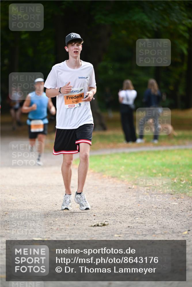 31.08.2025 - 21. Blankeneser Heldenlauf Dr. Thomas Lammeyer http://msf.ph/oto/8643176 31.08.2025 11:09:03 Laufen 5742 meine-sportfotos.de