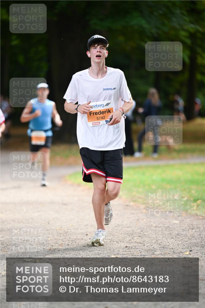 31.08.2025 - 21. Blankeneser Heldenlauf Dr. Thomas Lammeyer http://msf.ph/oto/8643183 31.08.2025 11:09:04 Laufen 5742 meine-sportfotos.de