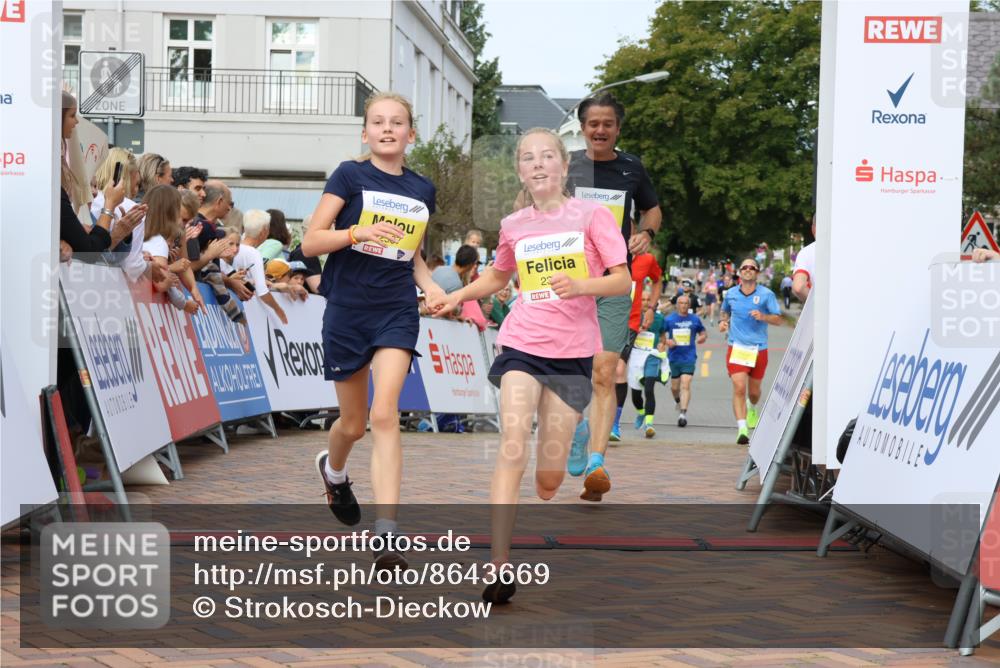 31.08.2025 - 21. Blankeneser Heldenlauf Strokosch-Dieckow http://msf.ph/oto/8643669 31.08.2025 10:24:31 Ziel 2698, 2386, 2325, 2587, 2523, 2662 meine-sportfotos.de