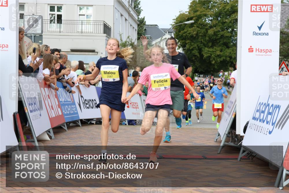 31.08.2025 - 21. Blankeneser Heldenlauf Strokosch-Dieckow http://msf.ph/oto/8643707 31.08.2025 10:24:31 Ziel 2698, 2386, 2325, 2587, 2523, 2662 meine-sportfotos.de
