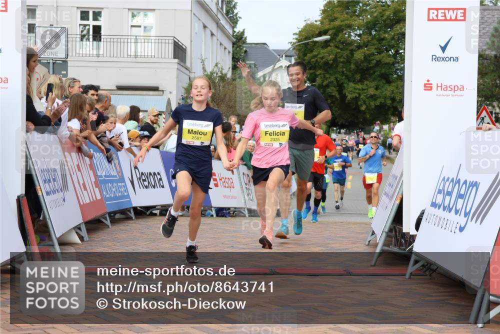 31.08.2025 - 21. Blankeneser Heldenlauf Strokosch-Dieckow http://msf.ph/oto/8643741 31.08.2025 10:24:31 Ziel 2698, 2386, 2325, 2587, 2523, 2662 meine-sportfotos.de