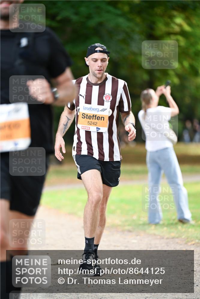 31.08.2025 - 21. Blankeneser Heldenlauf Dr. Thomas Lammeyer http://msf.ph/oto/8644125 31.08.2025 11:12:02 Laufen 5242, 50, 23 meine-sportfotos.de