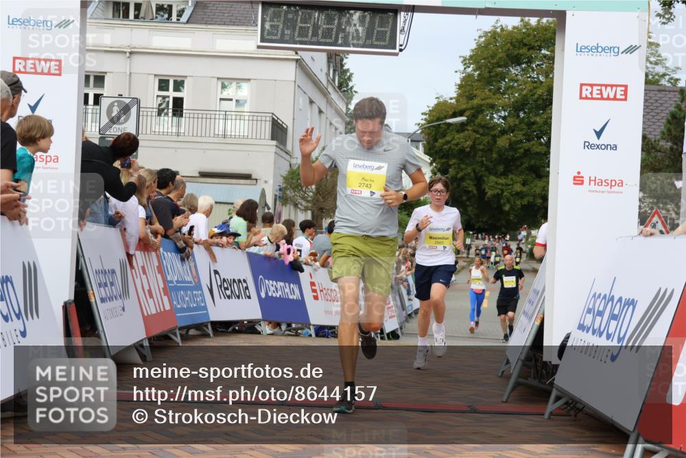 31.08.2025 - 21. Blankeneser Heldenlauf Strokosch-Dieckow http://msf.ph/oto/8644157 31.08.2025 10:24:07 Ziel 2665, 2743, 2605 meine-sportfotos.de