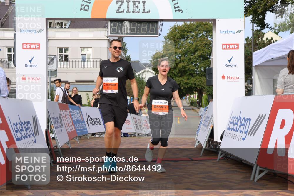 31.08.2025 - 21. Blankeneser Heldenlauf Strokosch-Dieckow http://msf.ph/oto/8644492 31.08.2025 10:04:45 Ziel 1080, 1079 meine-sportfotos.de