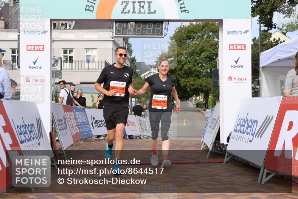 31.08.2025 - 21. Blankeneser Heldenlauf Strokosch-Dieckow http://msf.ph/oto/8644517 31.08.2025 10:04:45 Ziel 1080, 1079 meine-sportfotos.de