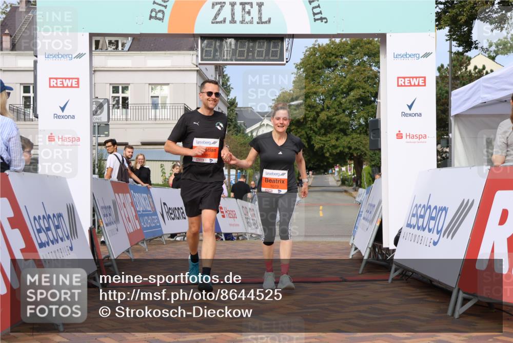 31.08.2025 - 21. Blankeneser Heldenlauf Strokosch-Dieckow http://msf.ph/oto/8644525 31.08.2025 10:04:45 Ziel 1080, 1079 meine-sportfotos.de
