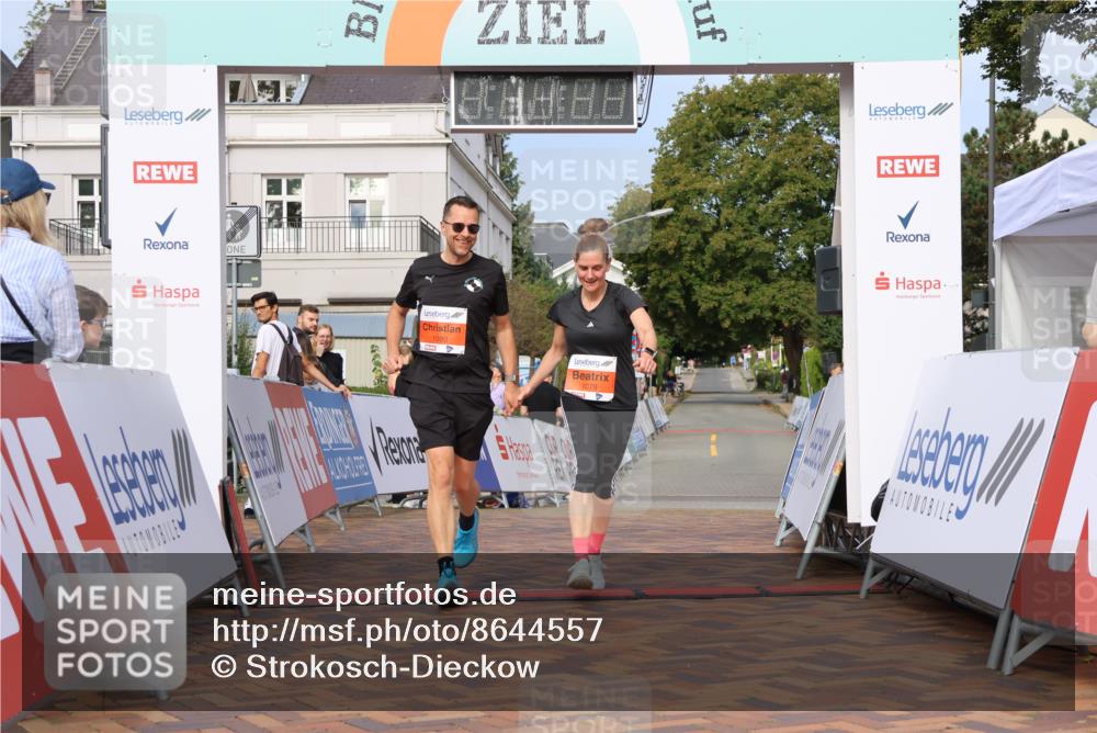 31.08.2025 - 21. Blankeneser Heldenlauf Strokosch-Dieckow http://msf.ph/oto/8644557 31.08.2025 10:04:44 Ziel 1080, 1079 meine-sportfotos.de