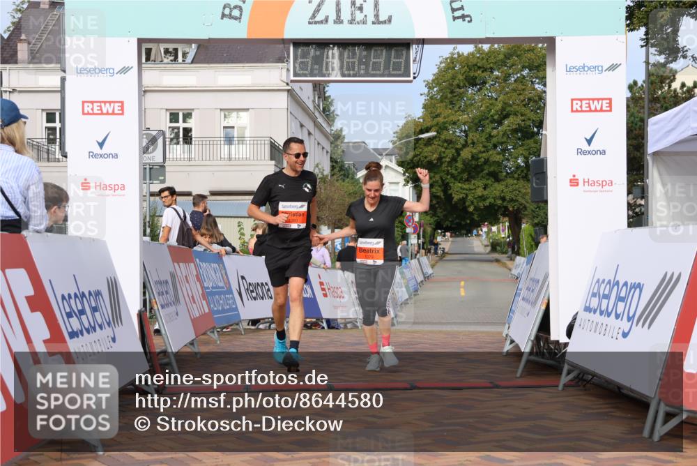 31.08.2025 - 21. Blankeneser Heldenlauf Strokosch-Dieckow http://msf.ph/oto/8644580 31.08.2025 10:04:44 Ziel 1080, 1079 meine-sportfotos.de