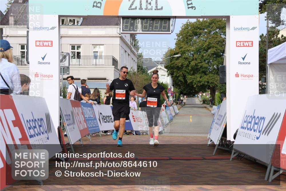 31.08.2025 - 21. Blankeneser Heldenlauf Strokosch-Dieckow http://msf.ph/oto/8644610 31.08.2025 10:04:43 Ziel 1080, 1079 meine-sportfotos.de