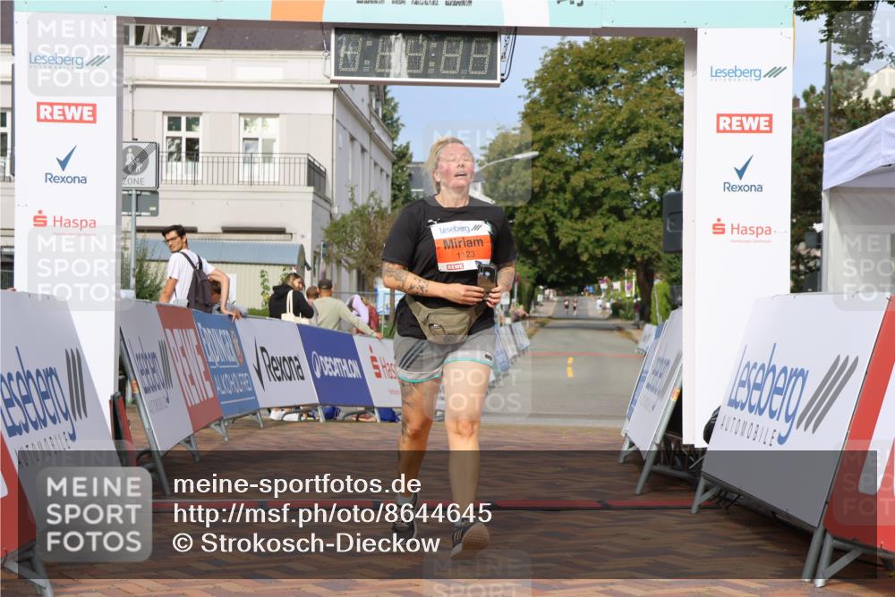 31.08.2025 - 21. Blankeneser Heldenlauf Strokosch-Dieckow http://msf.ph/oto/8644645 31.08.2025 10:03:40 Ziel 1123 meine-sportfotos.de