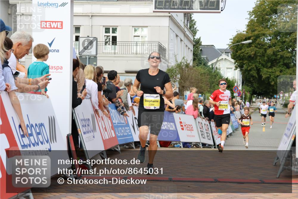 31.08.2025 - 21. Blankeneser Heldenlauf Strokosch-Dieckow http://msf.ph/oto/8645031 31.08.2025 10:23:15 Ziel 2293, 2508, 2643, 2394 meine-sportfotos.de