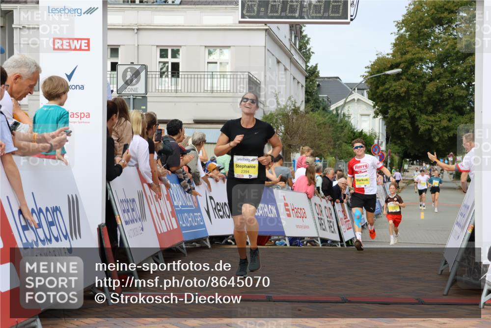 31.08.2025 - 21. Blankeneser Heldenlauf Strokosch-Dieckow http://msf.ph/oto/8645070 31.08.2025 10:23:15 Ziel 2293, 2508, 2643, 2394 meine-sportfotos.de