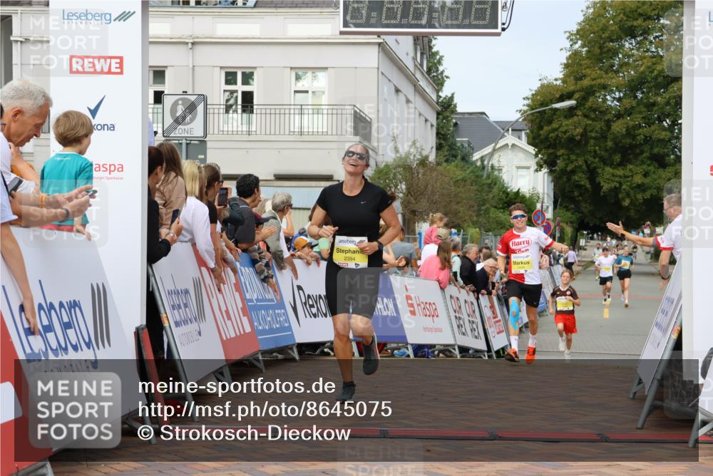 31.08.2025 - 21. Blankeneser Heldenlauf Strokosch-Dieckow http://msf.ph/oto/8645075 31.08.2025 10:23:15 Ziel 2293, 2508, 2643, 2394 meine-sportfotos.de