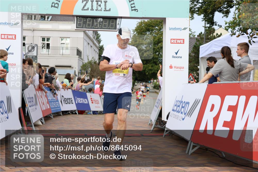 31.08.2025 - 21. Blankeneser Heldenlauf Strokosch-Dieckow http://msf.ph/oto/8645094 31.08.2025 10:23:11 Ziel 2654, 2701, 2293, 2394 meine-sportfotos.de