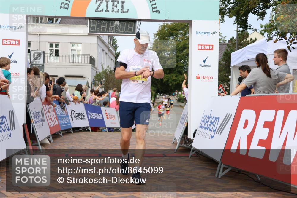 31.08.2025 - 21. Blankeneser Heldenlauf Strokosch-Dieckow http://msf.ph/oto/8645099 31.08.2025 10:23:11 Ziel 2654, 2701, 2293, 2394 meine-sportfotos.de