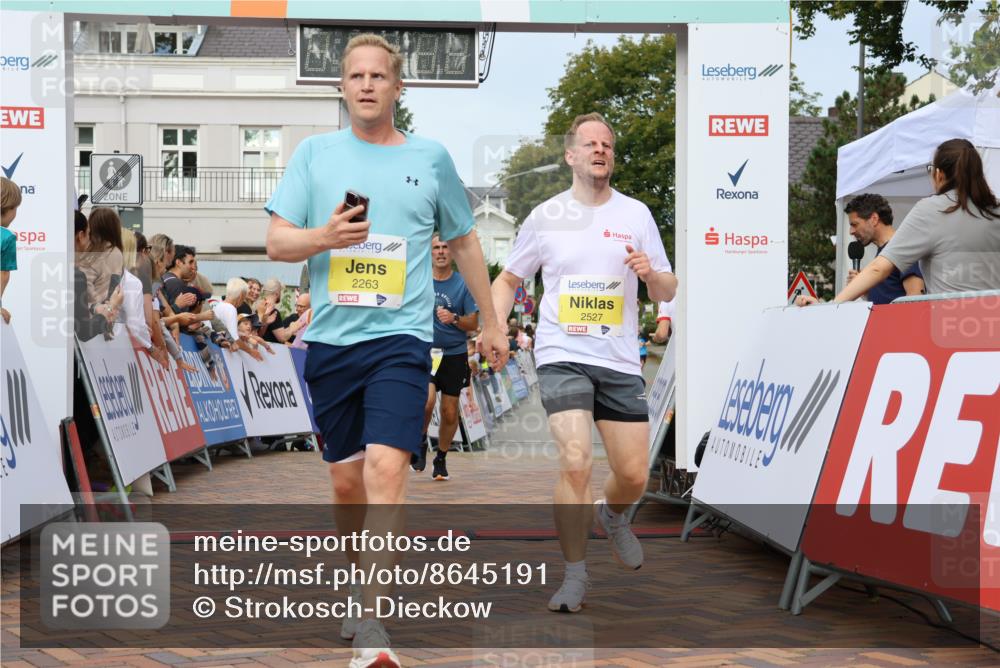 31.08.2025 - 21. Blankeneser Heldenlauf Strokosch-Dieckow http://msf.ph/oto/8645191 31.08.2025 10:22:58 Ziel 2723, 2527, 2295, 2642, 2263 meine-sportfotos.de