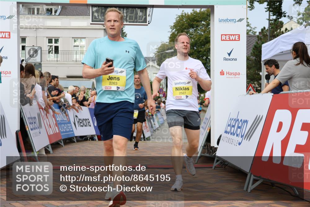 31.08.2025 - 21. Blankeneser Heldenlauf Strokosch-Dieckow http://msf.ph/oto/8645195 31.08.2025 10:22:57 Ziel 2723, 2527, 2295, 2642, 2263 meine-sportfotos.de