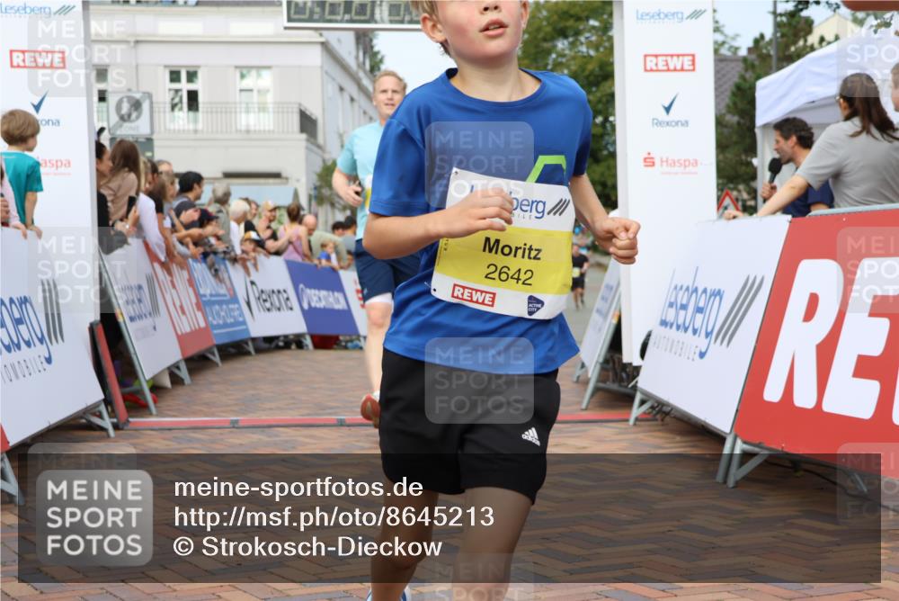31.08.2025 - 21. Blankeneser Heldenlauf Strokosch-Dieckow http://msf.ph/oto/8645213 31.08.2025 10:22:56 Ziel 2723, 2527, 2295, 2642, 2263 meine-sportfotos.de