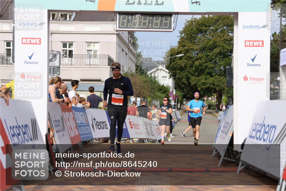 31.08.2025 - 21. Blankeneser Heldenlauf Strokosch-Dieckow http://msf.ph/oto/8645240 31.08.2025 09:58:26 Ziel 1135, 1134, 1021, 1055, 1089 meine-sportfotos.de