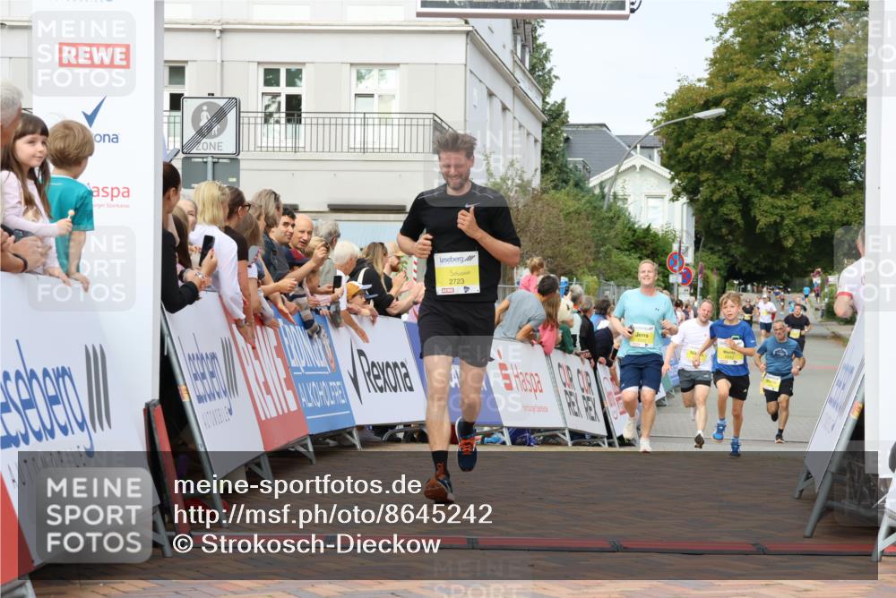 31.08.2025 - 21. Blankeneser Heldenlauf Strokosch-Dieckow http://msf.ph/oto/8645242 31.08.2025 10:22:52 Ziel 2723, 2527, 2138, 2372, 2642, 2263 meine-sportfotos.de