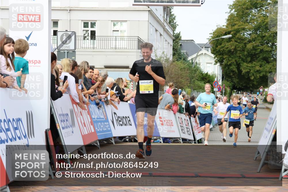 31.08.2025 - 21. Blankeneser Heldenlauf Strokosch-Dieckow http://msf.ph/oto/8645249 31.08.2025 10:22:52 Ziel 2723, 2527, 2138, 2372, 2642, 2263 meine-sportfotos.de
