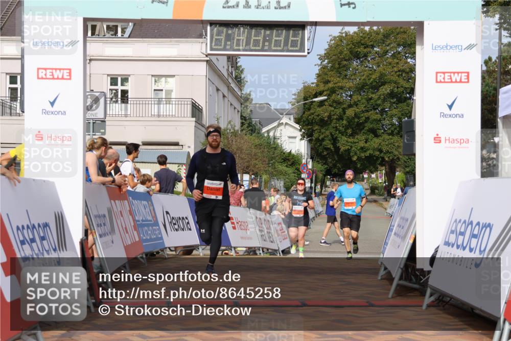 31.08.2025 - 21. Blankeneser Heldenlauf Strokosch-Dieckow http://msf.ph/oto/8645258 31.08.2025 09:58:25 Ziel 1135, 1134, 1021, 1089 meine-sportfotos.de