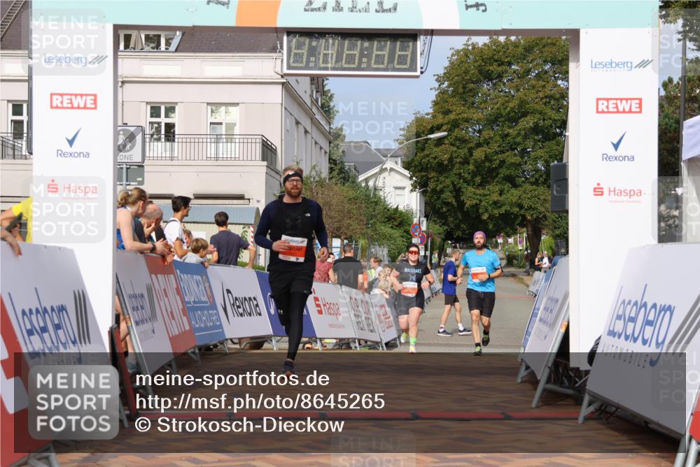 31.08.2025 - 21. Blankeneser Heldenlauf Strokosch-Dieckow http://msf.ph/oto/8645265 31.08.2025 09:58:25 Ziel 1135, 1134, 1021, 1089 meine-sportfotos.de