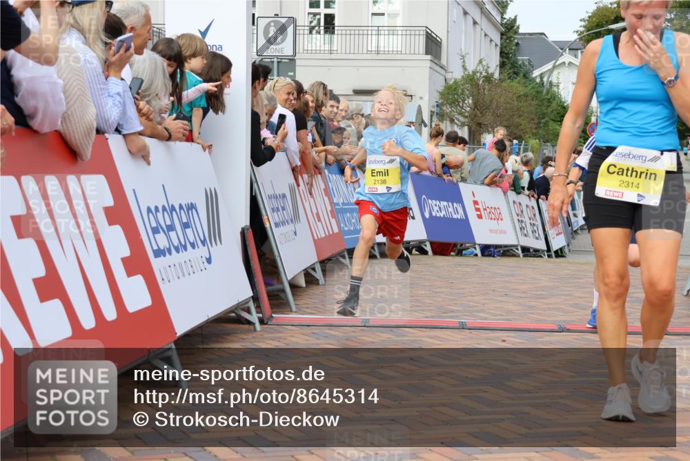 31.08.2025 - 21. Blankeneser Heldenlauf Strokosch-Dieckow http://msf.ph/oto/8645314 31.08.2025 10:22:44 Ziel 2314, 2412, 2138, 2372 meine-sportfotos.de