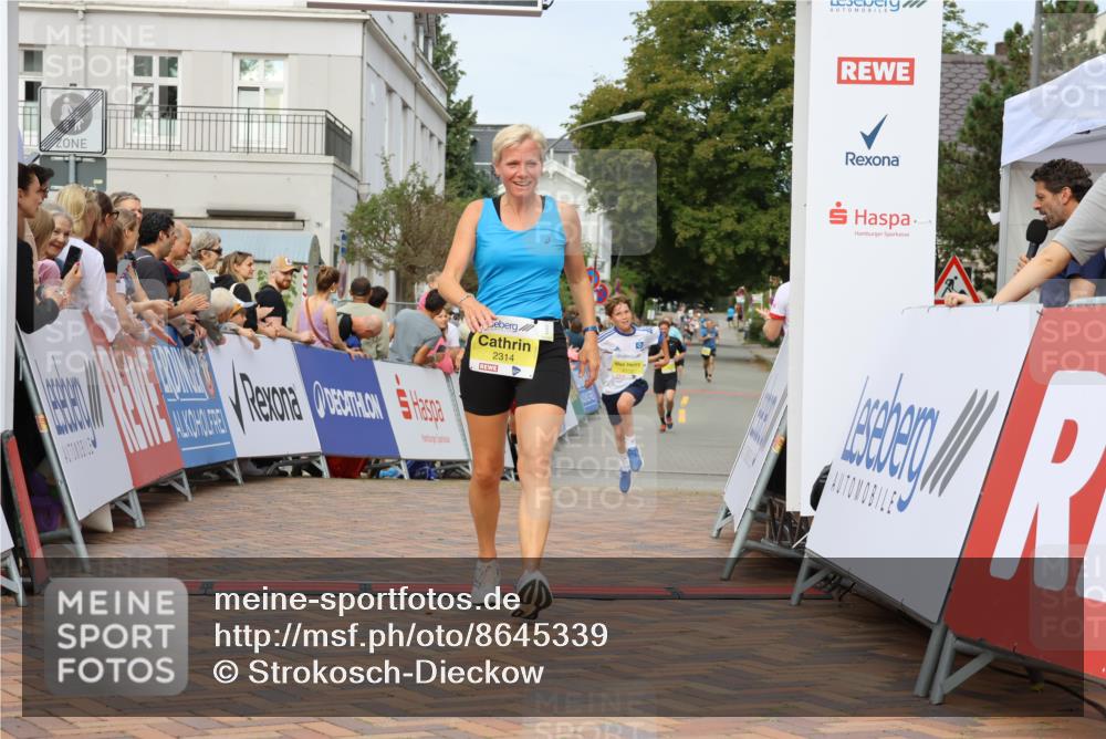 31.08.2025 - 21. Blankeneser Heldenlauf Strokosch-Dieckow http://msf.ph/oto/8645339 31.08.2025 10:22:43 Ziel 2612, 2314, 2412, 2138, 2372 meine-sportfotos.de