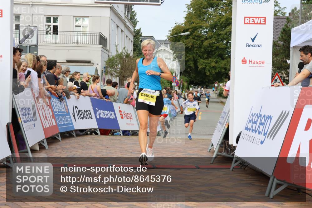 31.08.2025 - 21. Blankeneser Heldenlauf Strokosch-Dieckow http://msf.ph/oto/8645376 31.08.2025 10:22:42 Ziel 2612, 2314, 2412, 2138, 2372 meine-sportfotos.de
